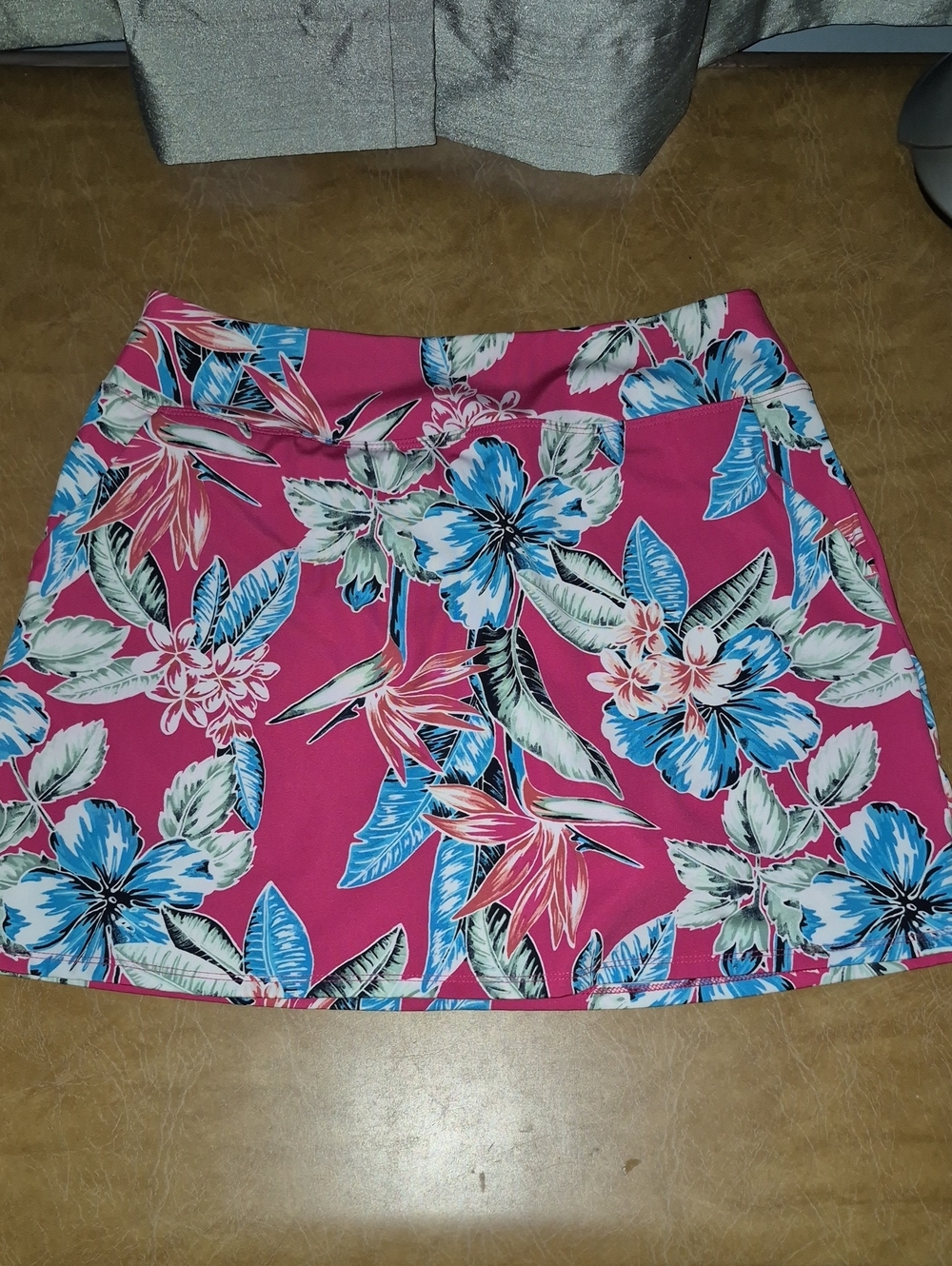 Tommy Bahama Golf Magenta Floral Mini Skort..size M
